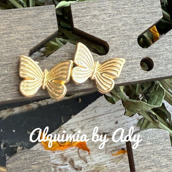 Alquimia by Ady  Gold Stud Earrings - Picture 1 of 1